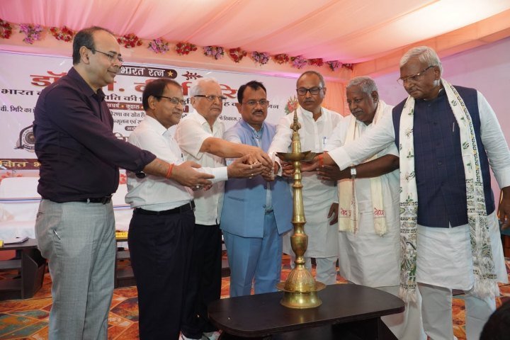 डॉ. वी. वी. गिरि जयंती समारोह का दीप प्रज्वलन